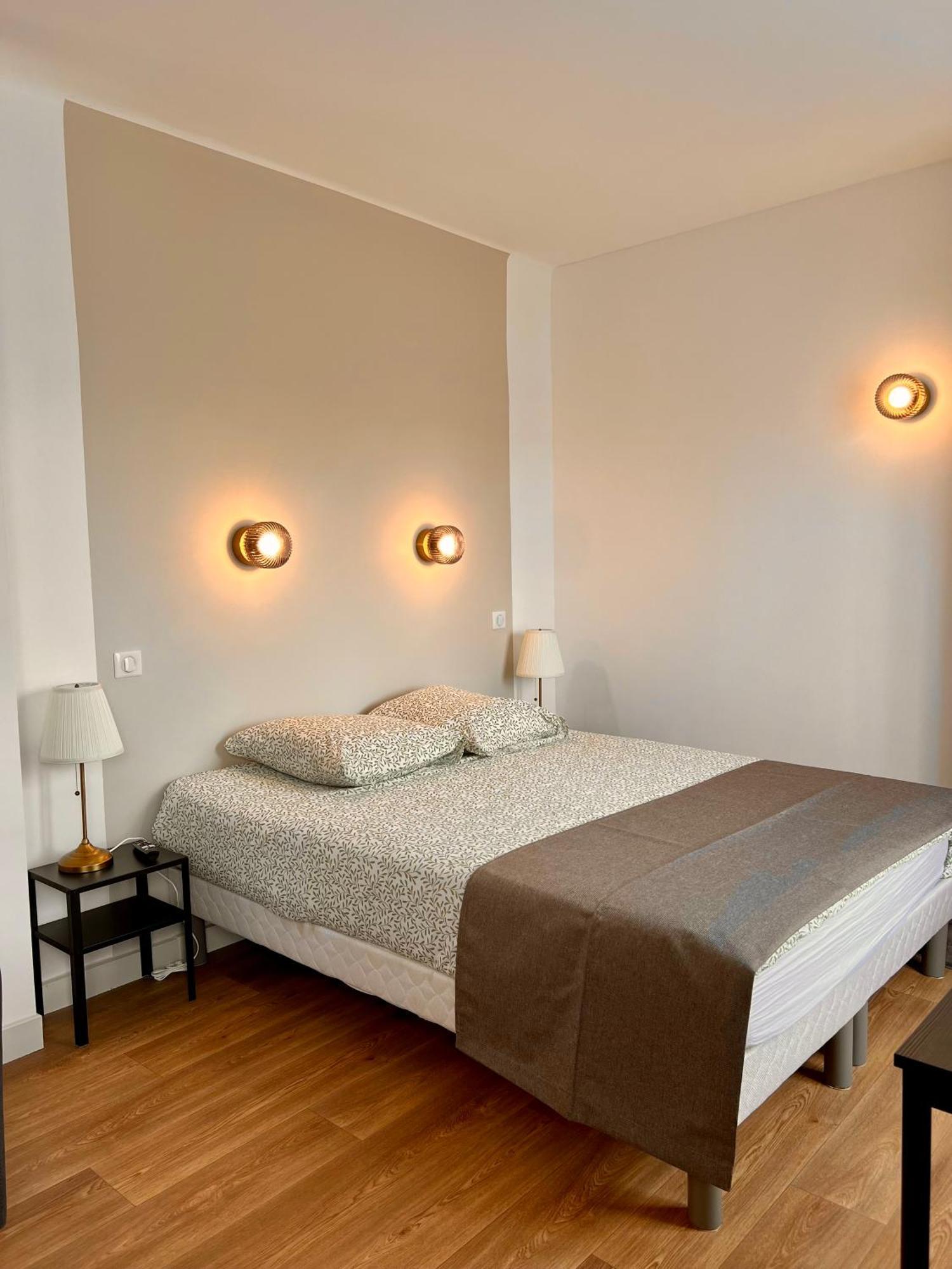 Studio 4 Pers Face Gare Sncf Appart Hotel Le Cygne D4 Bourges Exteriér fotografie