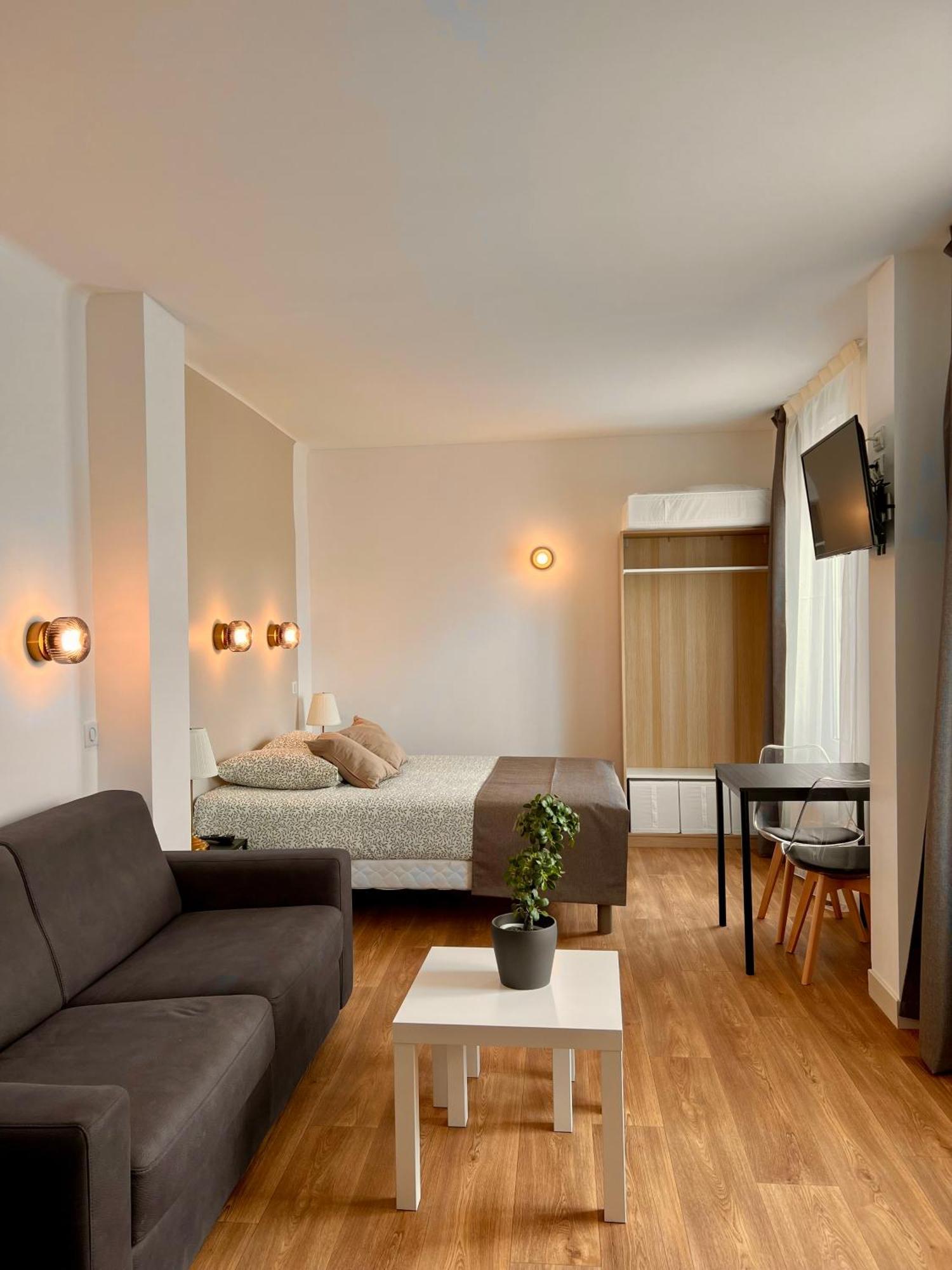Studio 4 Pers Face Gare Sncf Appart Hotel Le Cygne D4 Bourges Exteriér fotografie